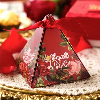 50шт Креативна Червено Цвете на Триъгълна Пирамида на Сватбени Сувенири, Кутии с шоколадови Бонбони Подарък Кутия За Партита Подаръчни Кутии С Панделки